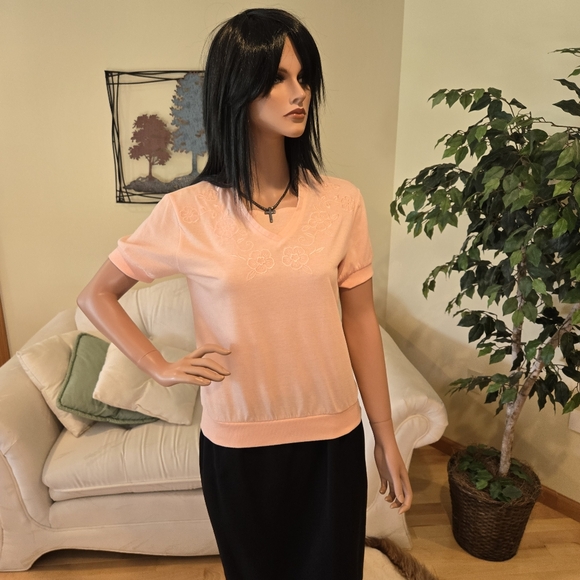 LT Casuals Peach V-Neck, Embroidered Short Sleeve Top, Size Small - Picture 6 of 8